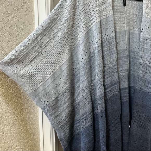 White House Black Market Blue Ombre Knit Shawl Cardigan Wrap Size Small - Picture 6 of 13